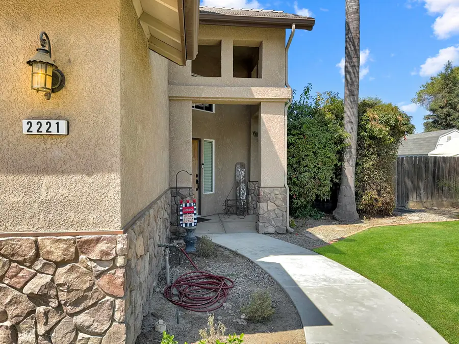 2221 S Conyer Court, Visalia, CA 93277 - Image #3