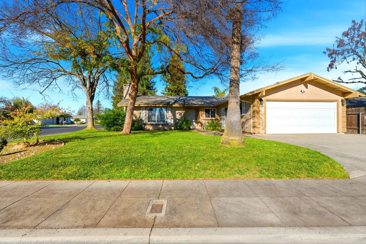1607 Ashlan Avenue, Clovis, CA 93611 - Image #1