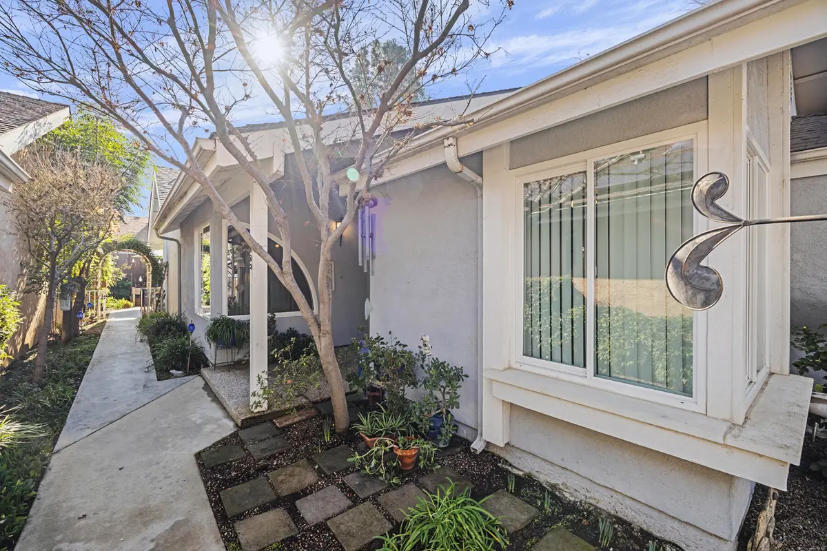 1515 E Castlecrest Avenue, Visalia, CA 93292 - Image #1