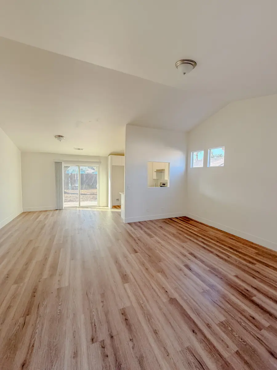 965 N Cottage Street, Porterville, CA 93257 - Image #2