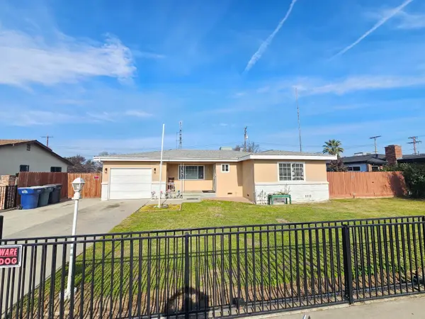 1544 E Bardsley Avenue, Tulare, CA 93274