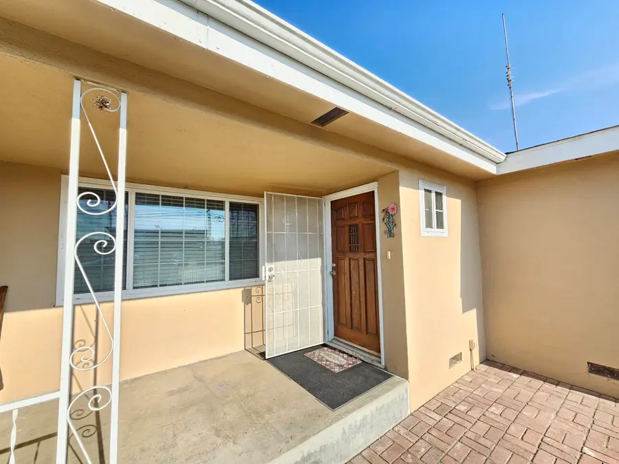 1544 E Bardsley Avenue, Tulare, CA 93274 - Image #2