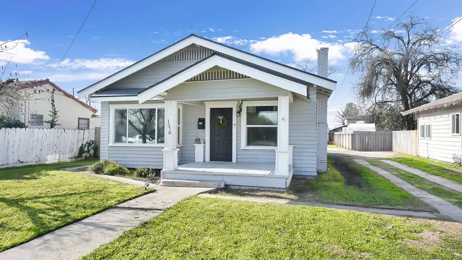 1318 N Redington Street, Hanford, CA 93230 - #3