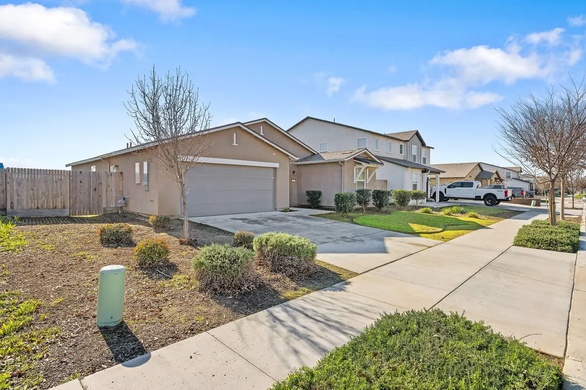 401 E Sedona Avenue, Visalia, CA 93291 - Image #1