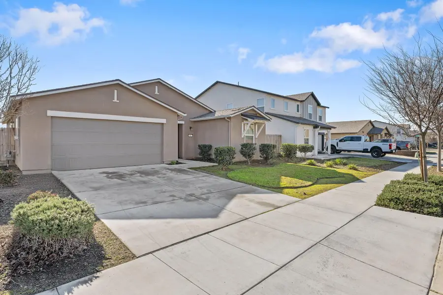 401 E Sedona Avenue, Visalia, CA 93291 - Image #2