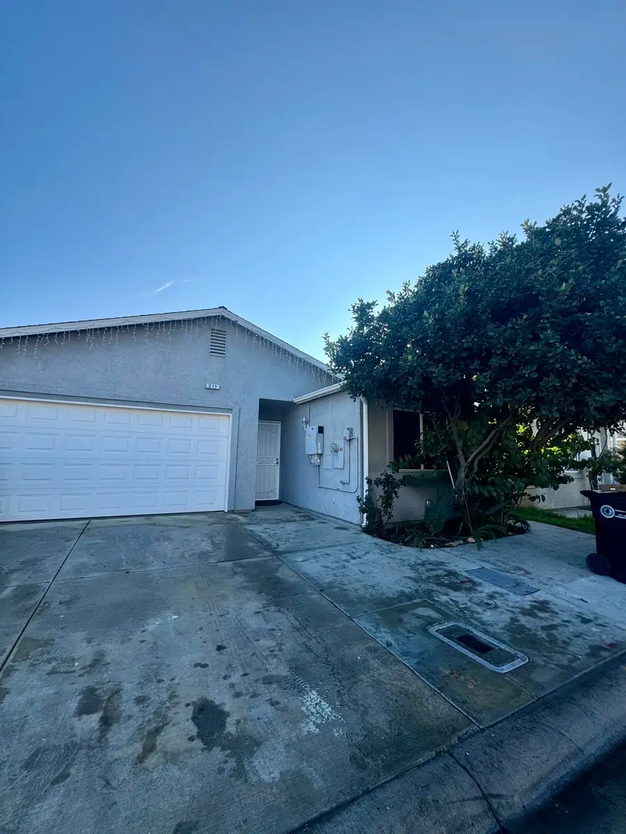 211 Presidio Avenue, Porterville, CA 93257 - Image #2