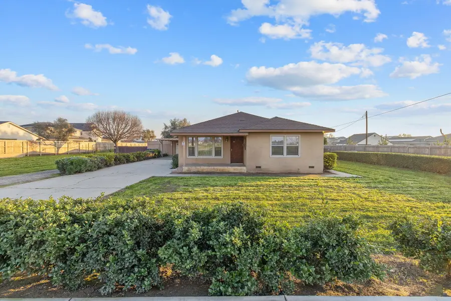 1725 E Goshen Avenue E, Visalia, CA 93292 - Image #2