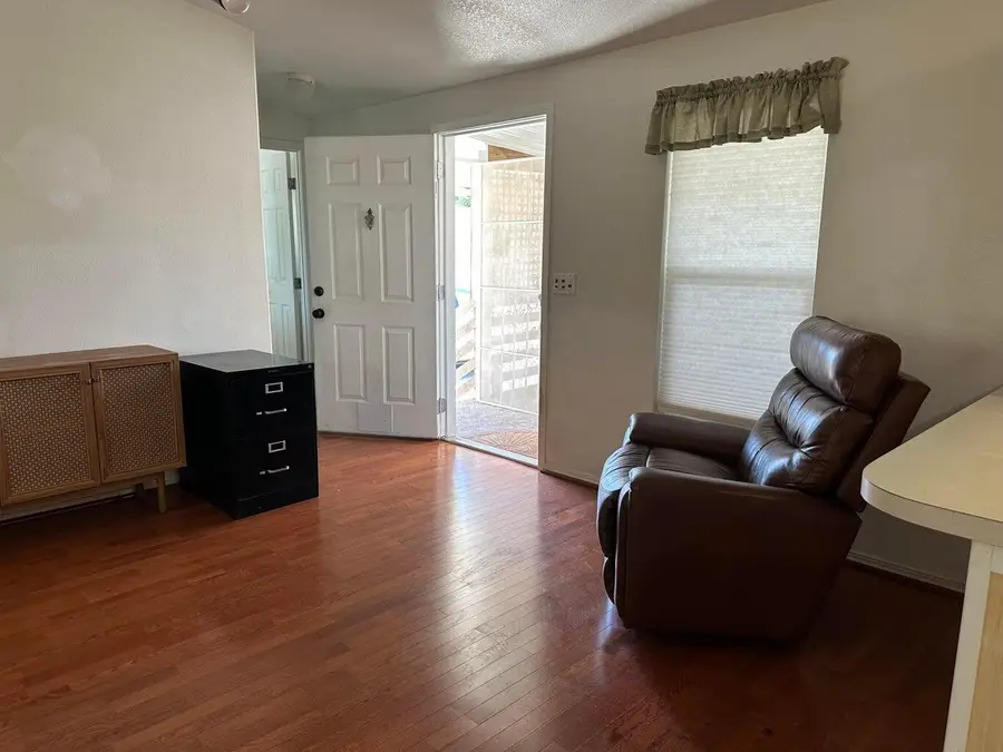 820 S Chinowth Street S, Visalia, CA 93277 - Image #2