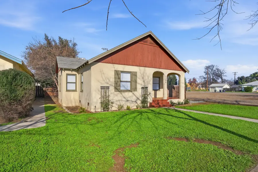 1206 W Center Avenue, Visalia, CA 93291 - #3