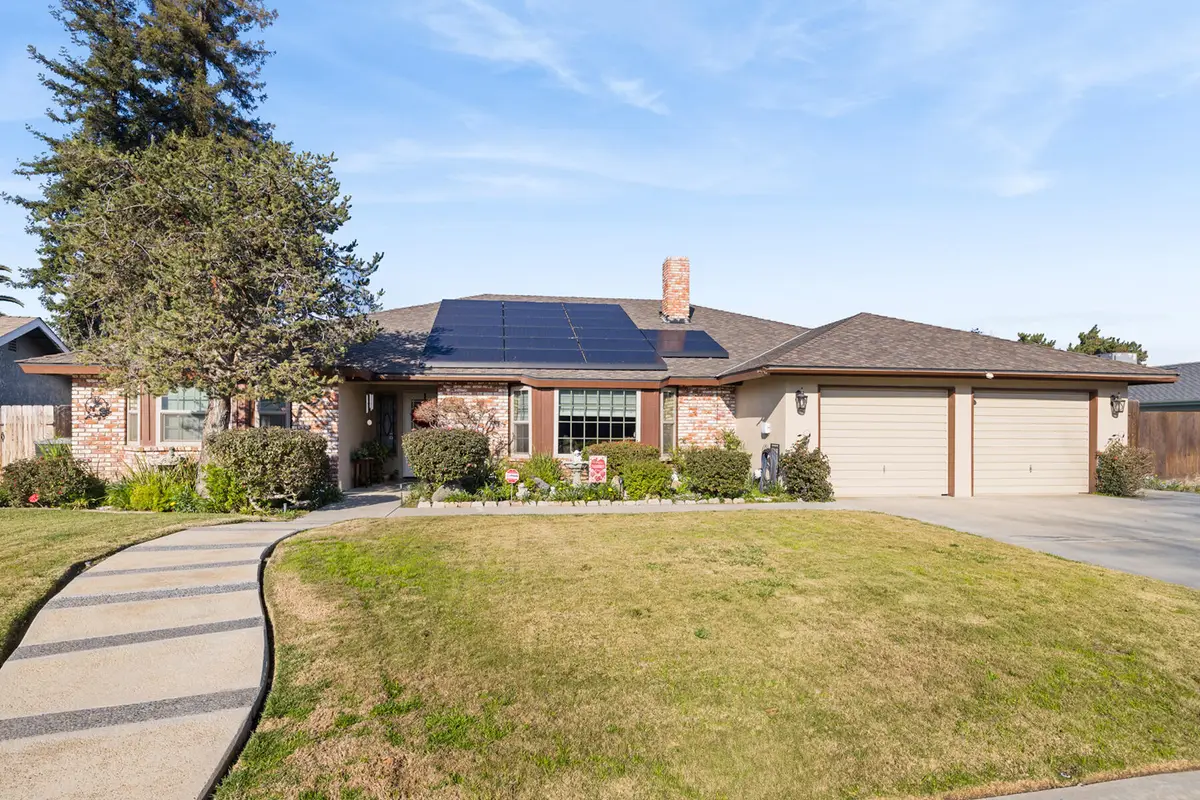 1022 W La Vida Avenue, Visalia, CA 93277 - #1