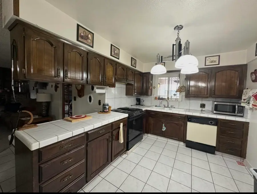 809 Pioneer Avenue, Porterville, CA 93257 - Image #2