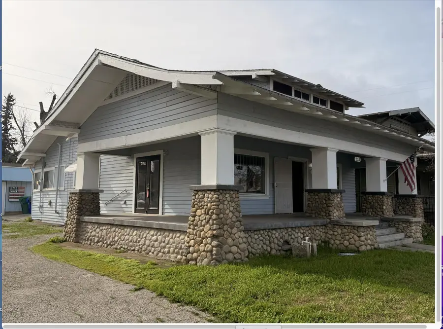 253 W Putnam Avenue, Porterville, CA 93257 - Image #2