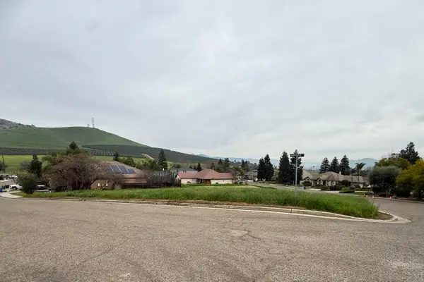 NE Fairhaven Court, Porterville, CA 93257