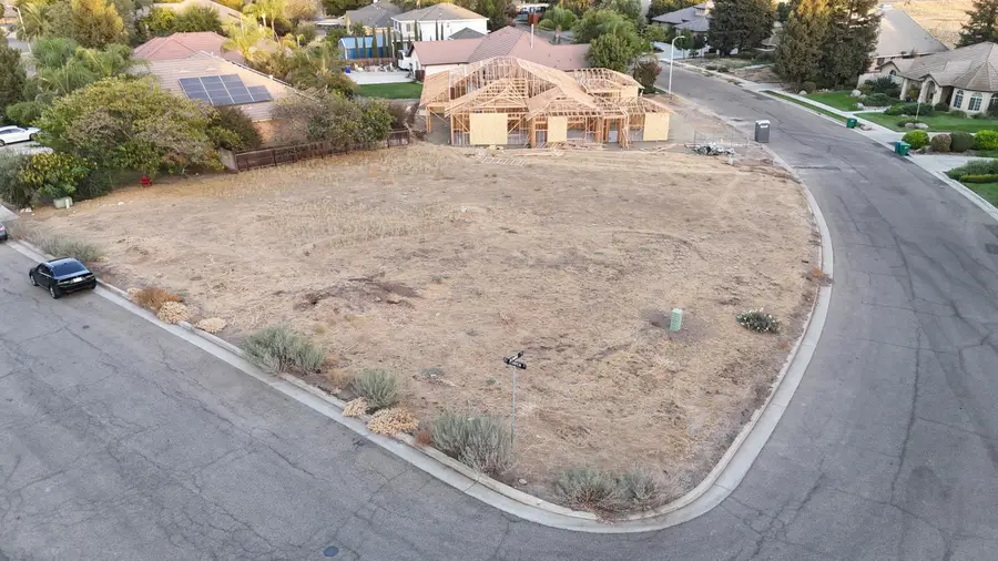 NE Fairhaven Court, Porterville, CA 93257 - #2