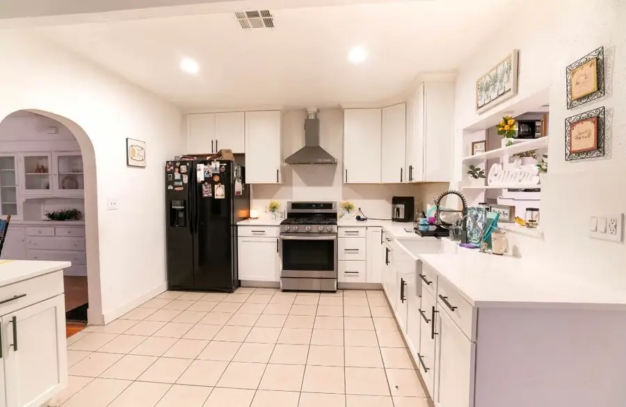 76 N H Street, Porterville, CA 93257 - Image #2