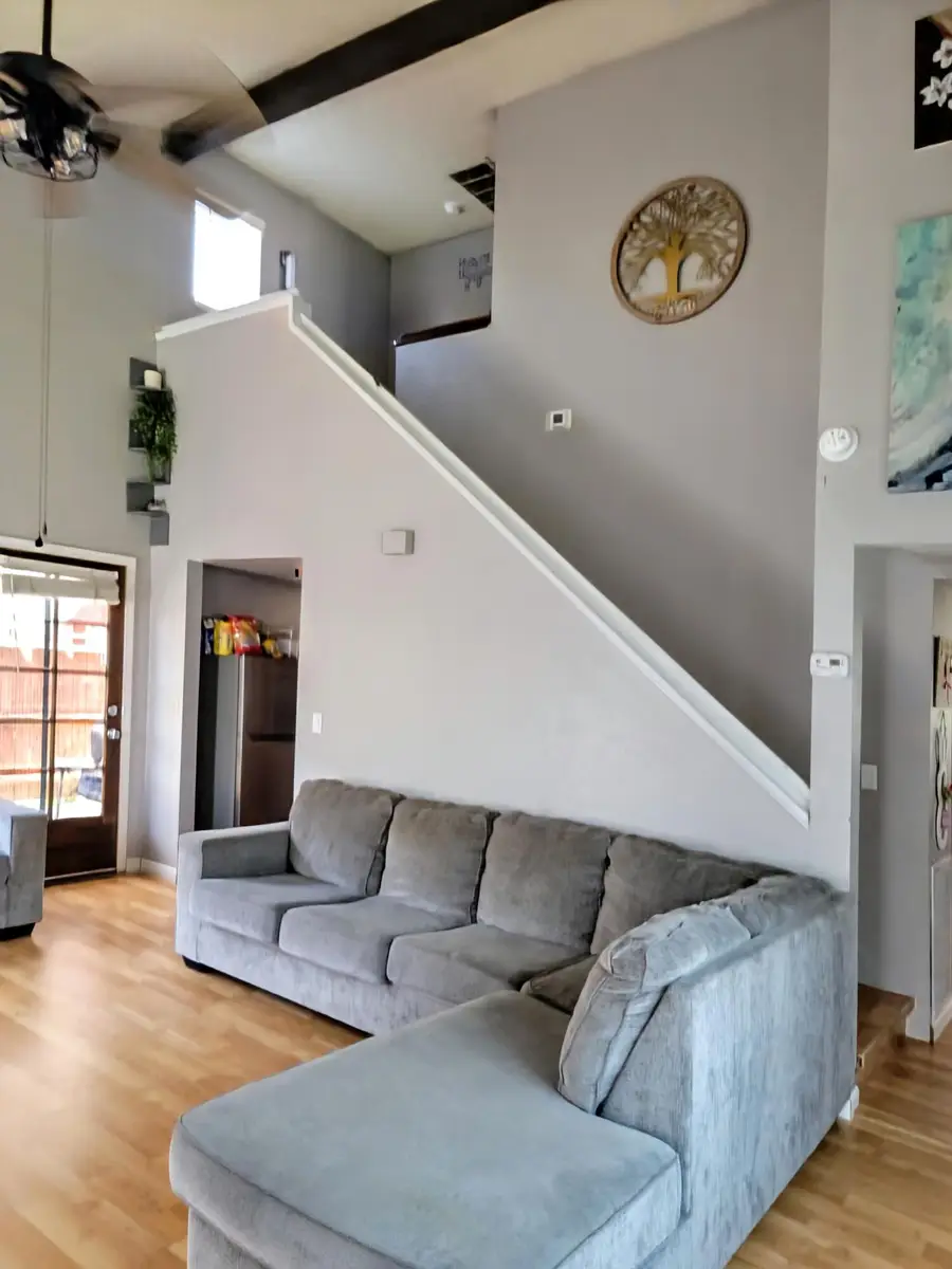 924 E Oakridge Avenue, Visalia, CA 93292 - #2