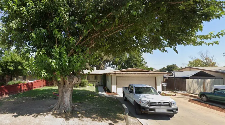 1626 W Sunnyside Avenue, Visalia, CA 93277 - #2