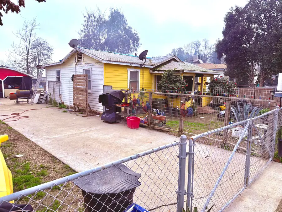 2671 W Alpine Avenue, Tulare, CA 93274 - #2