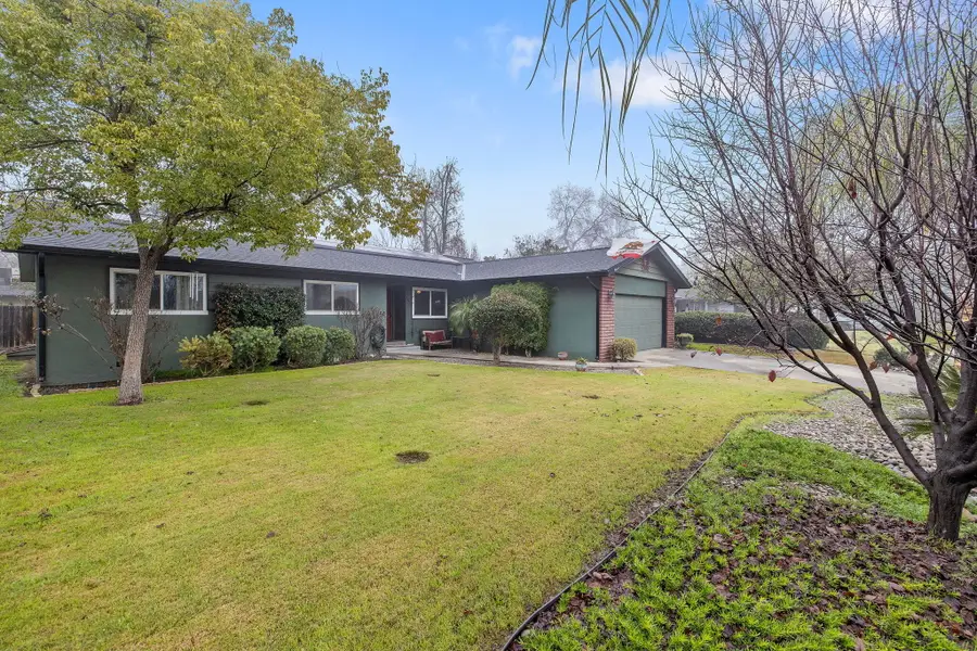 3200 W Mill Creek Drive, Visalia, CA 93291 - #3