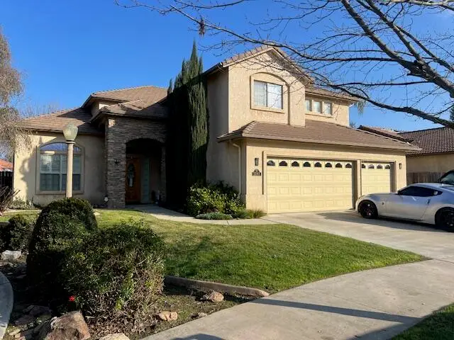 3242 W Oakridge Avenue W, Visalia, CA 93291 - Image #1
