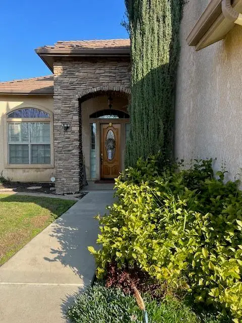 3242 W Oakridge Avenue W, Visalia, CA 93291 - Image #2