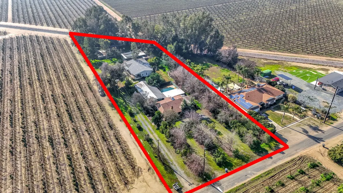 9023 Avenue 404, Dinuba, CA 93618 - #1