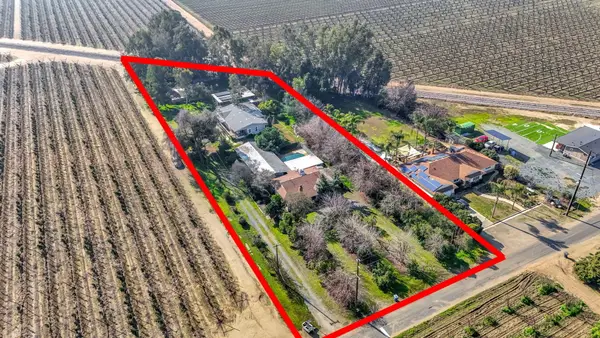 9023 Avenue 404, Dinuba, CA 93618