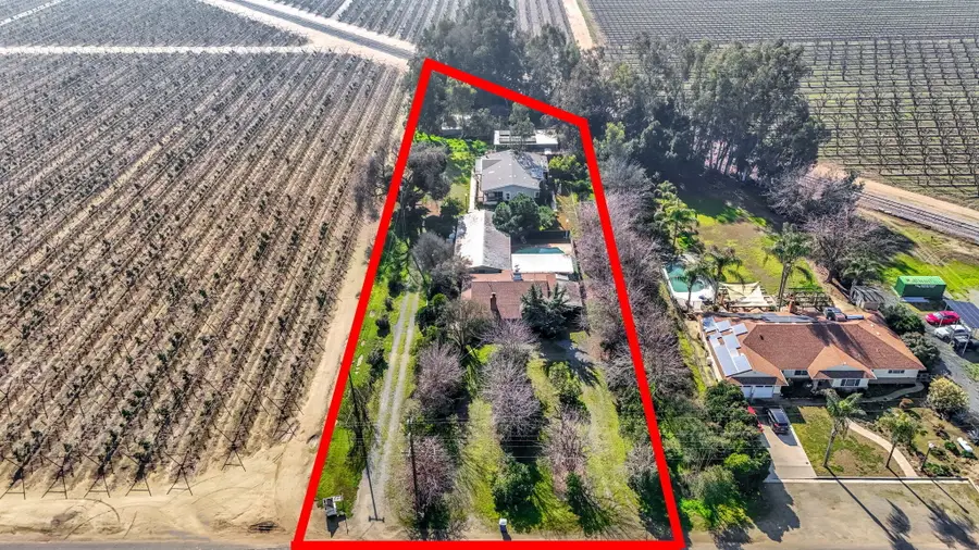 9023 Avenue 404, Dinuba, CA 93618 - #2