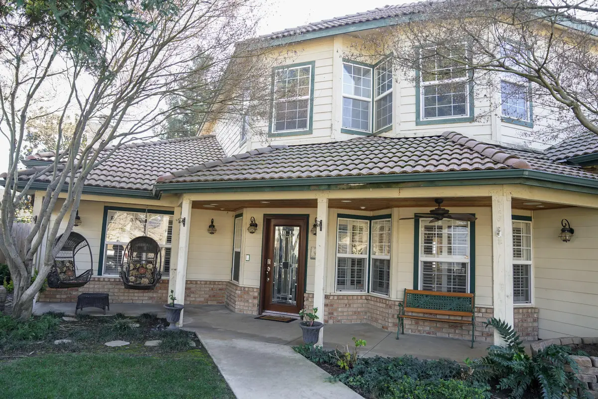 1015 E Chestnut Court, Visalia, CA 93292 - Image #1