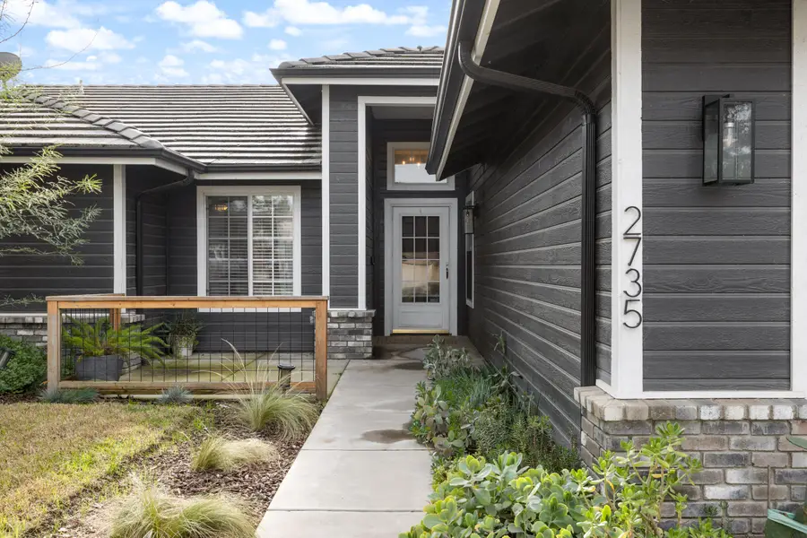 2735 W Perez Court, Visalia, CA 93291 - Image #2