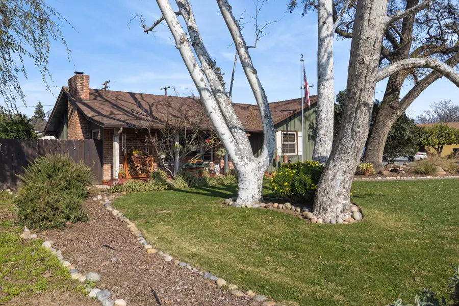 1508 W Cambridge Avenue, Visalia, CA 93277 - Image #2