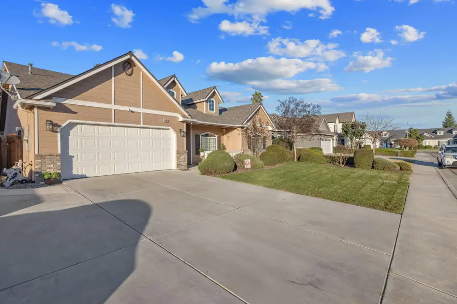 4944 W Lark Avenue W, Visalia, CA 93291 - Image #2
