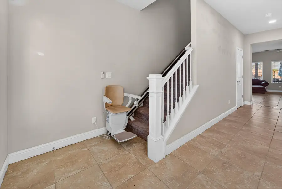 2060 W Hopkins Way, Hanford, CA 93230 - #3