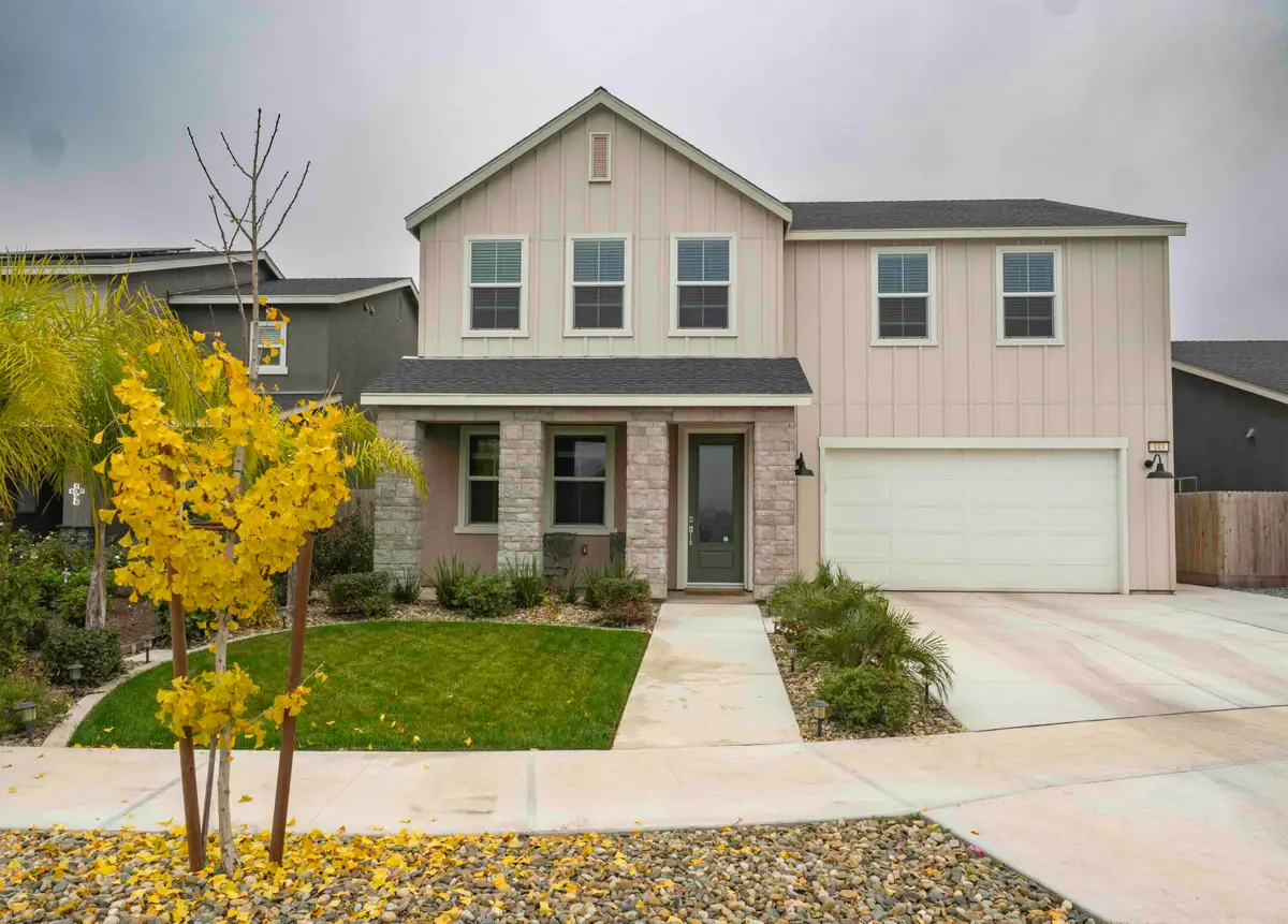 143 NE Riverway Drive, Visalia, CA 93291 - Image #1