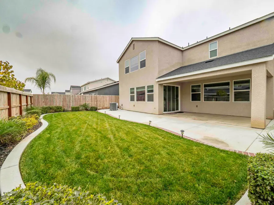 143 NE Riverway Drive, Visalia, CA 93291 - Image #3