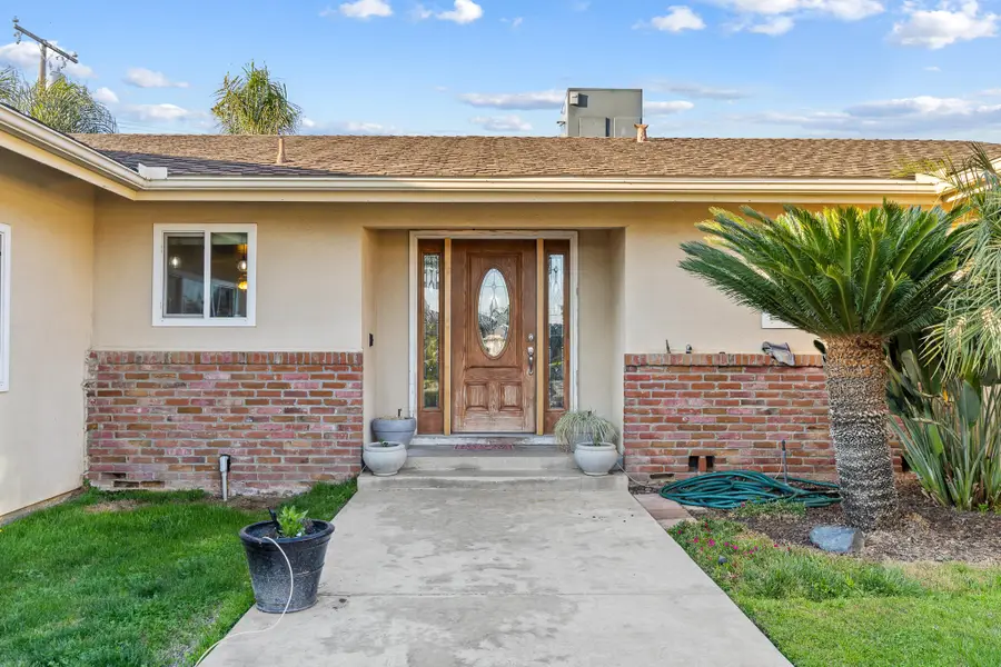908 N Beatrice, Tulare, CA 93274 - Image #2