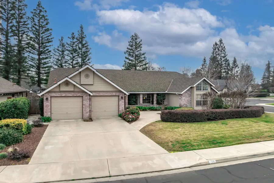 139 E Chestnut Court, Visalia, CA 93277 - #2