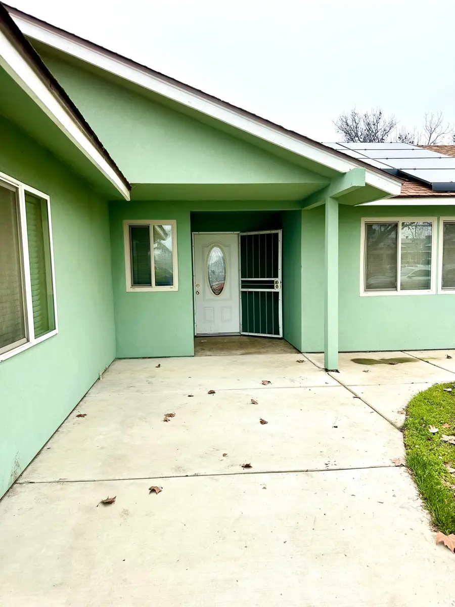 1700 W Mulberry Avenue, Porterville, CA 93257 - #2