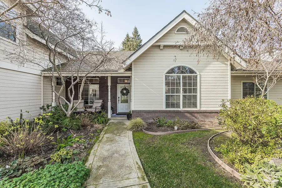 2409 SE Cottonwood Circle, Visalia, CA 93277 - #2