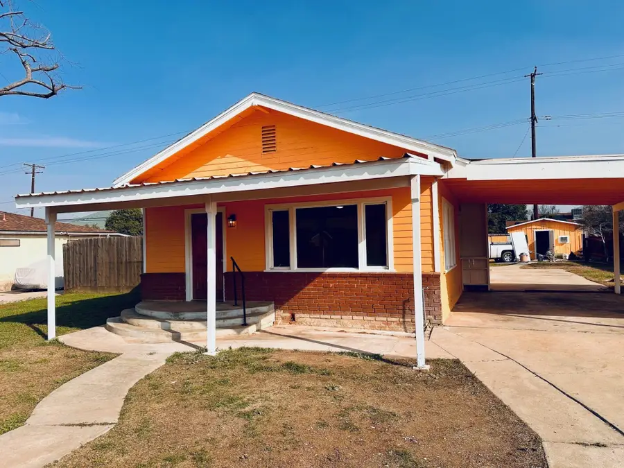 366 N Palm Street, Woodlake, CA 93286 - #2