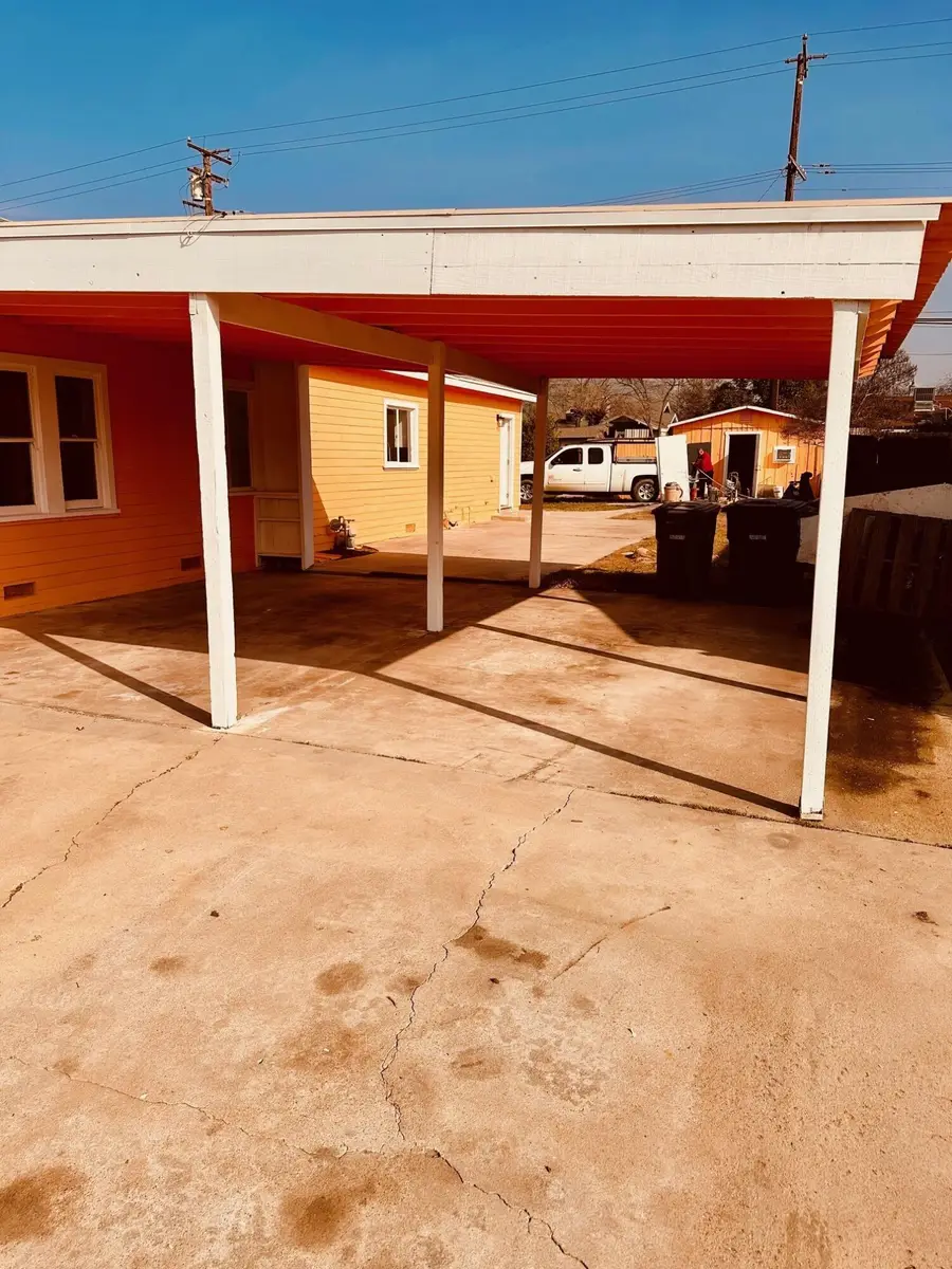 366 N Palm Street, Woodlake, CA 93286 - #3