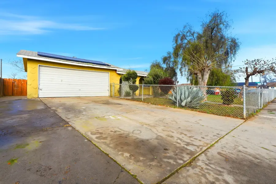 11404 Grant Street, Armona, CA 93202 - #3