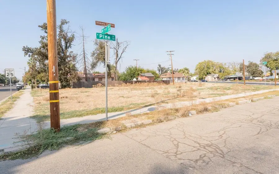 200 NW 1st Avenue, Visalia, CA 93291 - #2