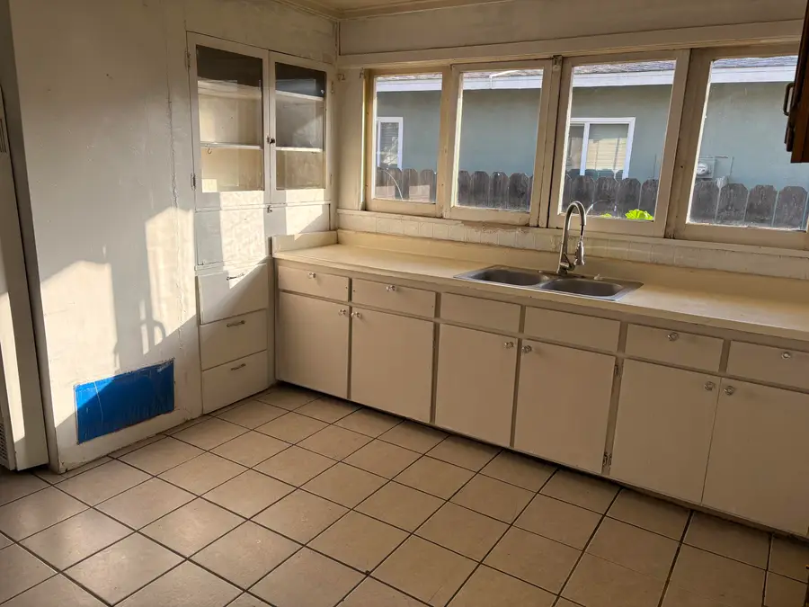 923 S Encina Street, Visalia, CA 93277 - Image #3