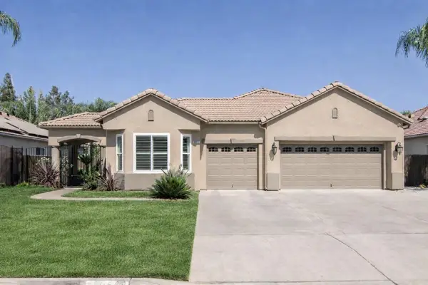 9564 N Larkspur Avenue, Fresno, CA 93720