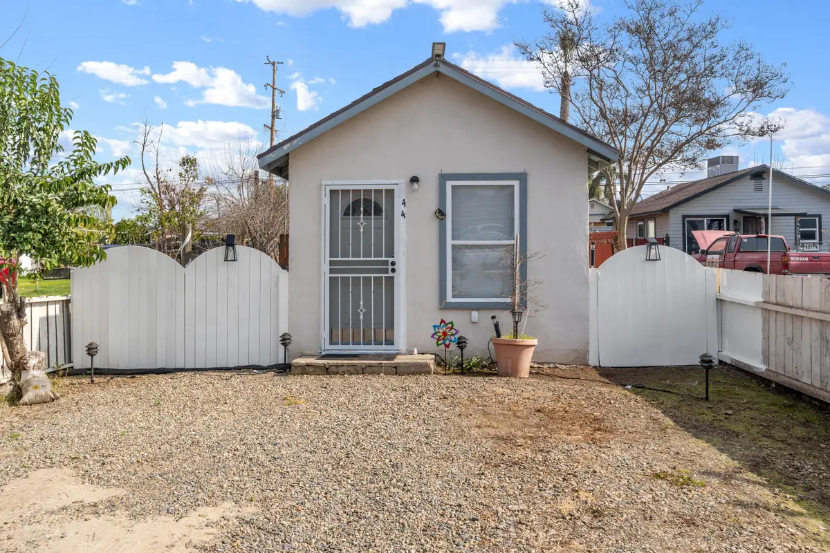 448 S Palm Street, Woodlake, CA 93286 - #1