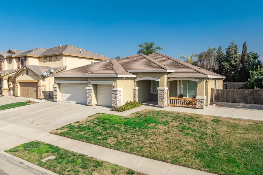 346 Martin Street, Tulare, CA 93274 - #2