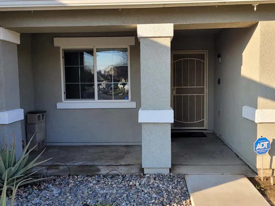 2542 E Parkview Avenue, Visalia, CA 93292 - Image #3