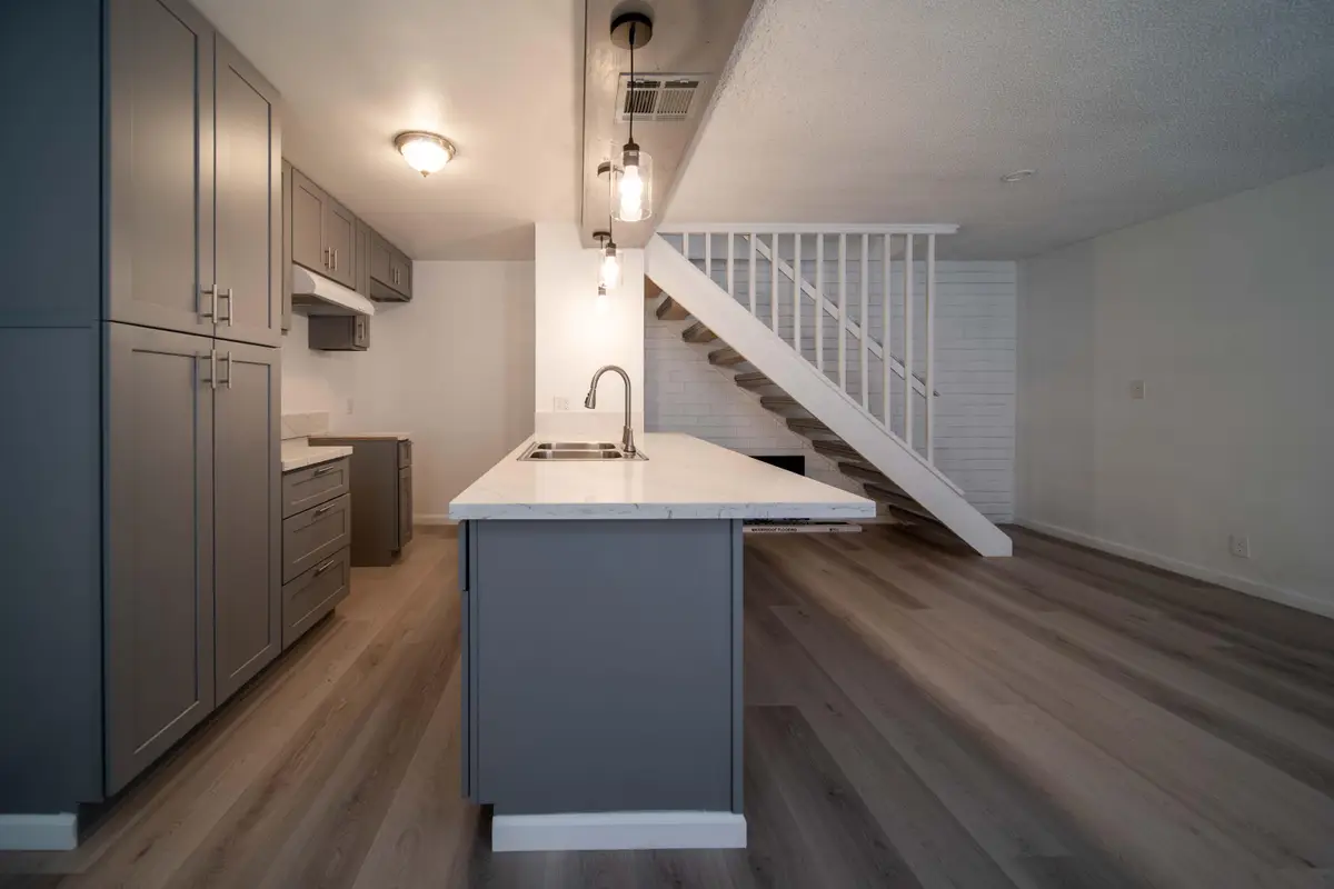 2585 W Fairmont Avenue, Fresno, CA 93705 - Image #1