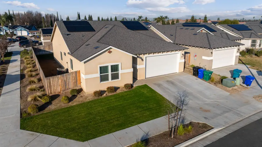 1942 W Date Avenue, Porterville, CA 93257 - #2